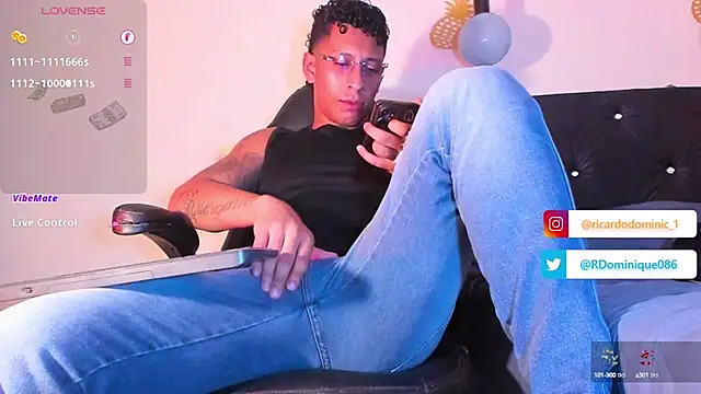 Snapshot of FuckHardlove chatting on 12.20.24 FuckHardlove online show from 12.20.24