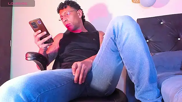 Snapshot of FuckHardlove chatting on 12.20.24 FuckHardlove online show from 12.20.24