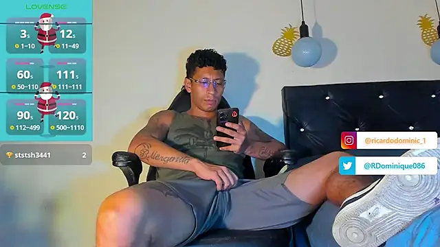 Snapshot of FuckHardlove chatting on 12.29.24 FuckHardlove online show from 12.29.24