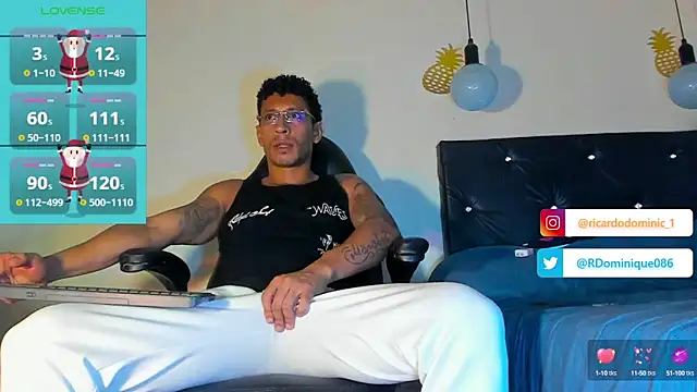 Snapshot of FuckHardlove chatting on 12.30.24 FuckHardlove online show from 12.30.24