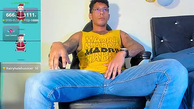Snapshot of FuckHardlove chatting on 12.30.24 FuckHardlove online show from 12.30.24