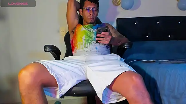 Snapshot of FuckHardlove chatting on 01.16.25 FuckHardlove online show from 01.16.25