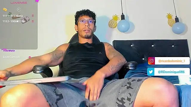 Snapshot of FuckHardlove chatting on 01.25.25 FuckHardlove online show from 01.25.25
