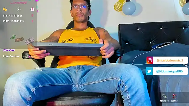 Snapshot of FuckHardlove chatting on 02.01.25 FuckHardlove online show from 02.01.25