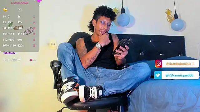 Snapshot of FuckHardlove chatting on 02.08.25 FuckHardlove online show from 02.08.25