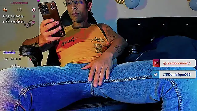 Snapshot of FuckHardlove chatting on 02.28.25 FuckHardlove online show from 02.28.25