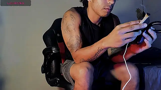 Snapshot of FuckHardlove chatting on 03.07.25 FuckHardlove online show from 03.07.25