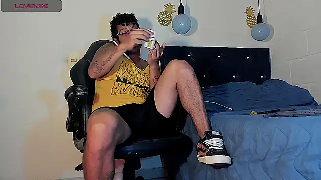 Snapshot of FuckHardlove chatting on 03.10.25 FuckHardlove online show from 03.10.25