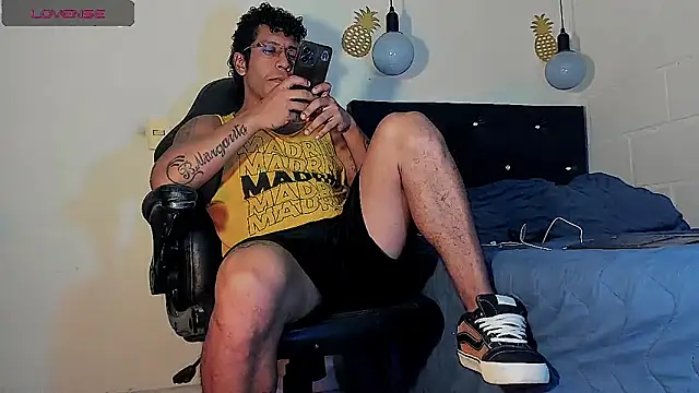 Snapshot of FuckHardlove chatting on 03.10.25 FuckHardlove online show from 03.10.25