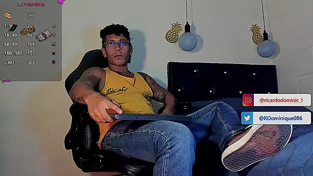 Snapshot of FuckHardlove chatting on 03.17.25 FuckHardlove online show from 03.17.25