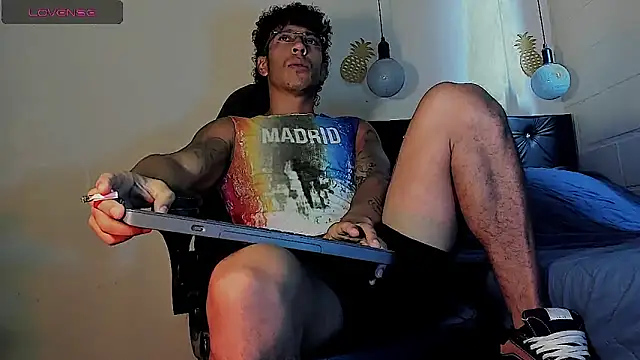 Snapshot of FuckHardlove chatting on 03.19.25 FuckHardlove online show from 03.19.25