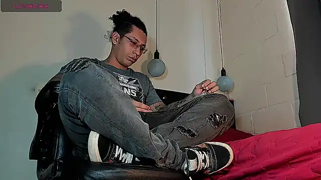 Snapshot of FuckHardlove chatting on 09.23.25 FuckHardlove online show from 09.23.25