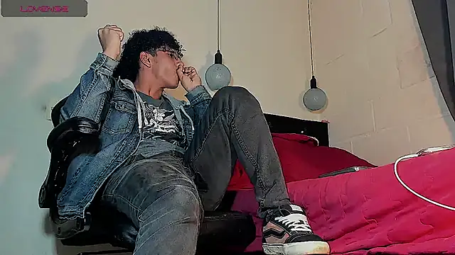 Snapshot of FuckHardlove chatting on 09.26.25 FuckHardlove online show from 09.26.25