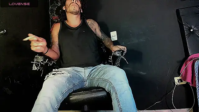 Snapshot of FuckHardlove chatting on 12.15.25 FuckHardlove online show from 12.15.25