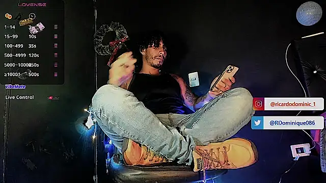 Snapshot of FuckHardlove chatting on 12.16.25 FuckHardlove online show from 12.16.25