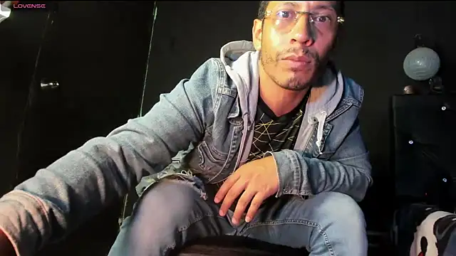 Snapshot of FuckHardlove chatting on 04.28.26 FuckHardlove online show from 04.28.26