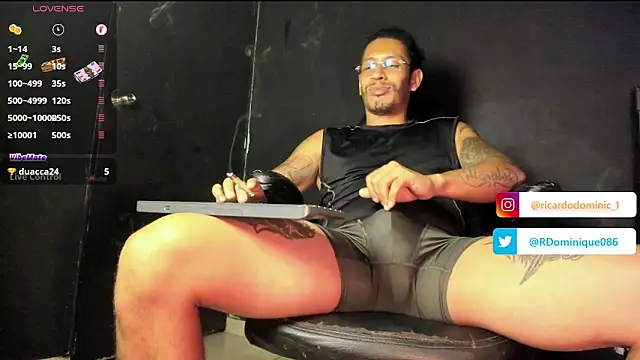 Snapshot of FuckHardlove chatting on 04.29.26 FuckHardlove online show from 04.29.26