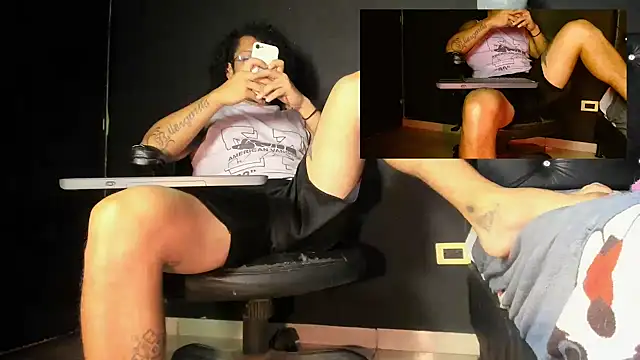 Snapshot of FuckHardlove chatting on 05.27.26 FuckHardlove online show from 05.27.26
