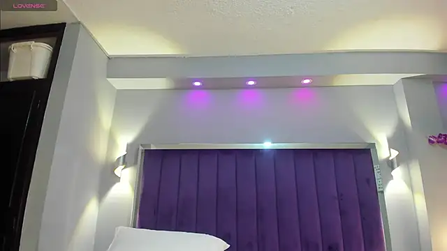 Snapshot of SaraRiley chatting on 10.20.25 SaraRiley online show from 10.20.25