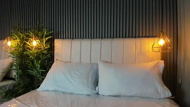 Snapshot of SaraRiley chatting on 11.14.25 SaraRiley online show from 11.14.25