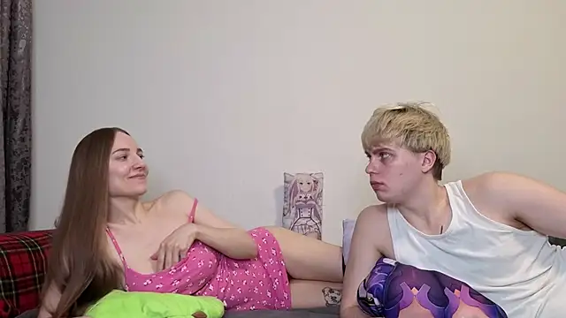 Emily and Ilumi online show from 03.18.26