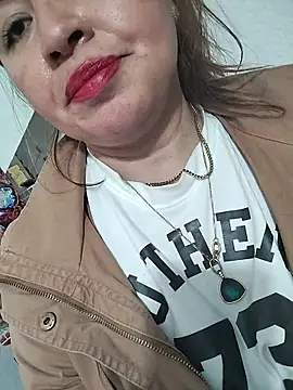 Snapshot of isabellacen chatting on 10.16.25 isabellacen online show from 10.16.25