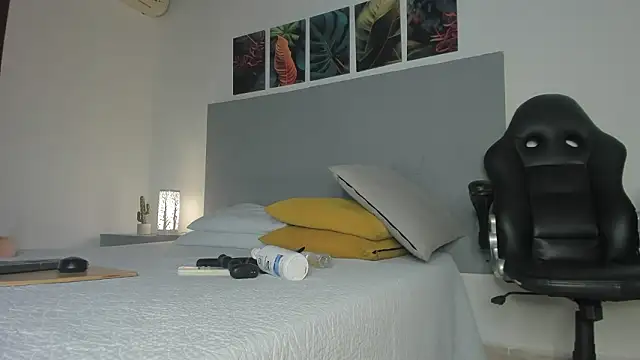 Snapshot of _Molly_rosse_ chatting on 02.14.26 Molly rosse online show from 02.14.26