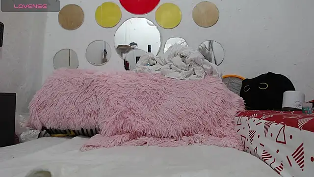 EVAHOTXX online show from 04.16.26