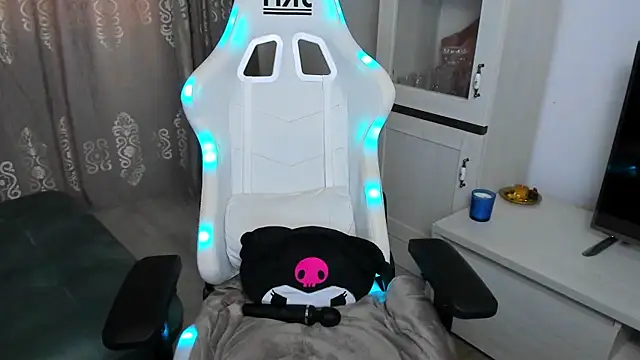 EveEvian online show from 01.14.25