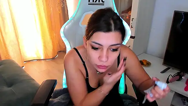 EveEvian online show from 02.21.25