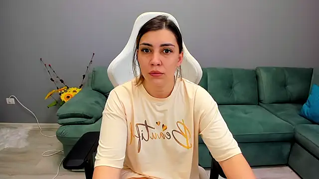 Snapshot of EveEvian chatting on 06.18.26 EveEvian online show from 06.18.26