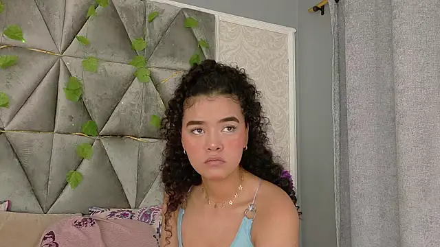 Snapshot of Angela_lovee chatting on 02.24.25 Angela lovee online show from 02.24.25