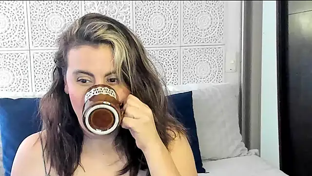 Snapshot of V_monse chatting on 01.27.25 V monse online show from 01.27.25