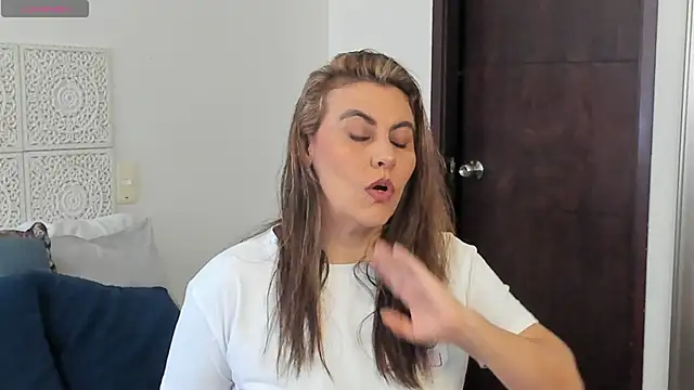 Snapshot of V_monse chatting on 09.14.25 V monse online show from 09.14.25