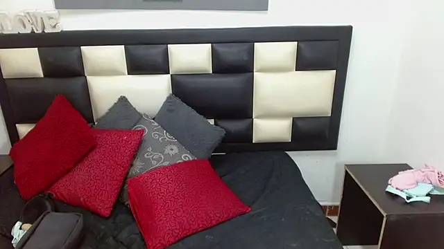 Snapshot of kiwii_nasty chatting on 11.09.25 kiwii nasty online show from 11.09.25