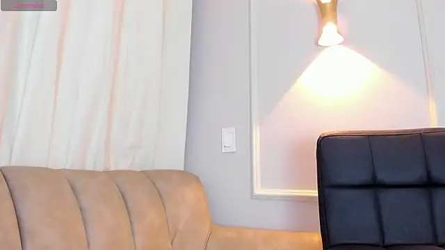 Lia walton online show from 01.11.25