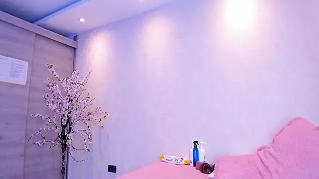 kiana cream online show from 10.20.25