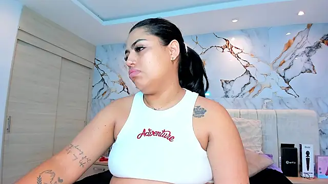 Snapshot of kiana_cream chatting on 02.12.26 kiana cream online show from 02.12.26