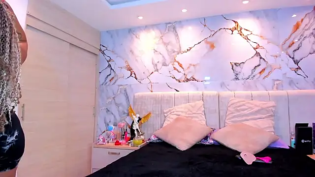 Snapshot of kiana_cream chatting on 02.23.26 kiana cream online show from 02.23.26