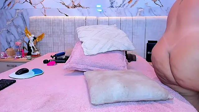 kiana cream online show from 03.14.26