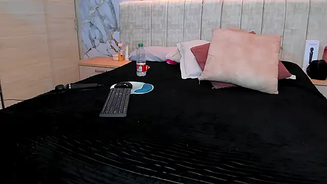 kiana cream online show from 07.12.26