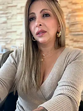  Abril-Office1 online show from 10.27.25