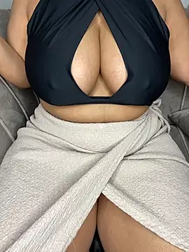 Snapshot of CARAMELGODDESSX23 chatting on 09.18.25 CARAMELGODDESSX23 online show from 09.18.25