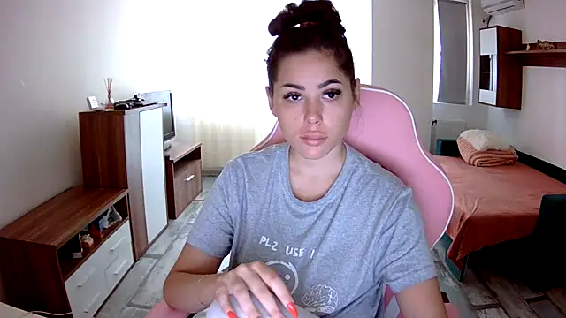 LovelyJulliette online show from 09.26.25