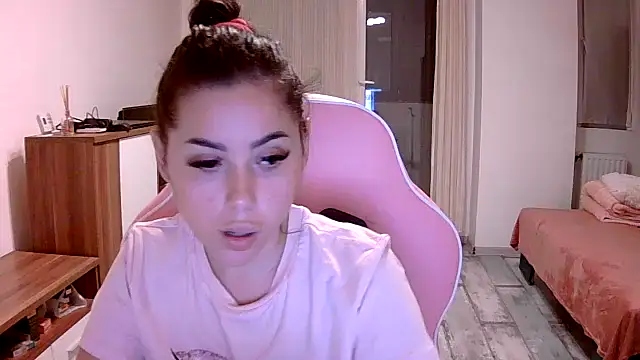 LovelyJulliette online show from 10.06.25