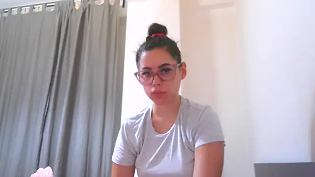 LovelyJulliette online show from 10.18.25