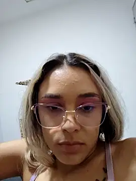 TaraaHot online show from 03.20.25