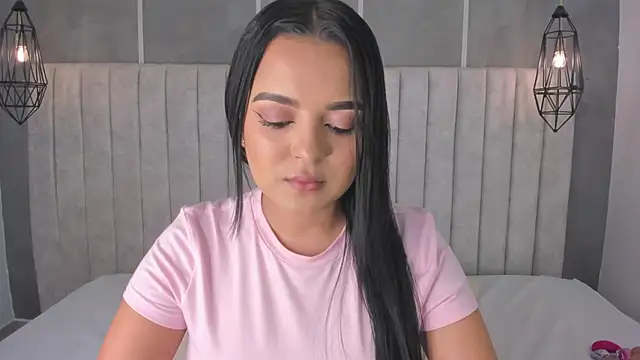 Snapshot of lea_gray chatting on 02.18.25 lea gray online show from 02.18.25