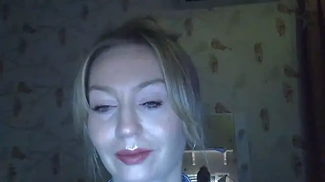 Snapshot of ZarinaSwift chatting on 11.28.25 ZarinaSwift online show from 11.28.25