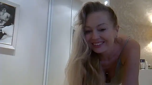 Snapshot of ZarinaSwift chatting on 06.19.26 ZarinaSwift online show from 06.19.26